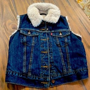 EUC Levi’s Denim vest with lining